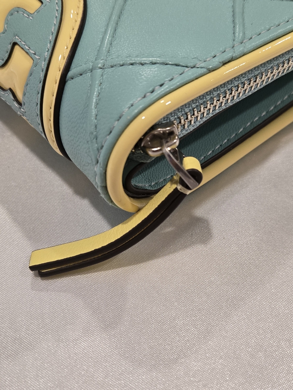 Tory Burch Quilted Aqua Leather Wristlet with Yellow Trim EUC - Picture 6 of 11